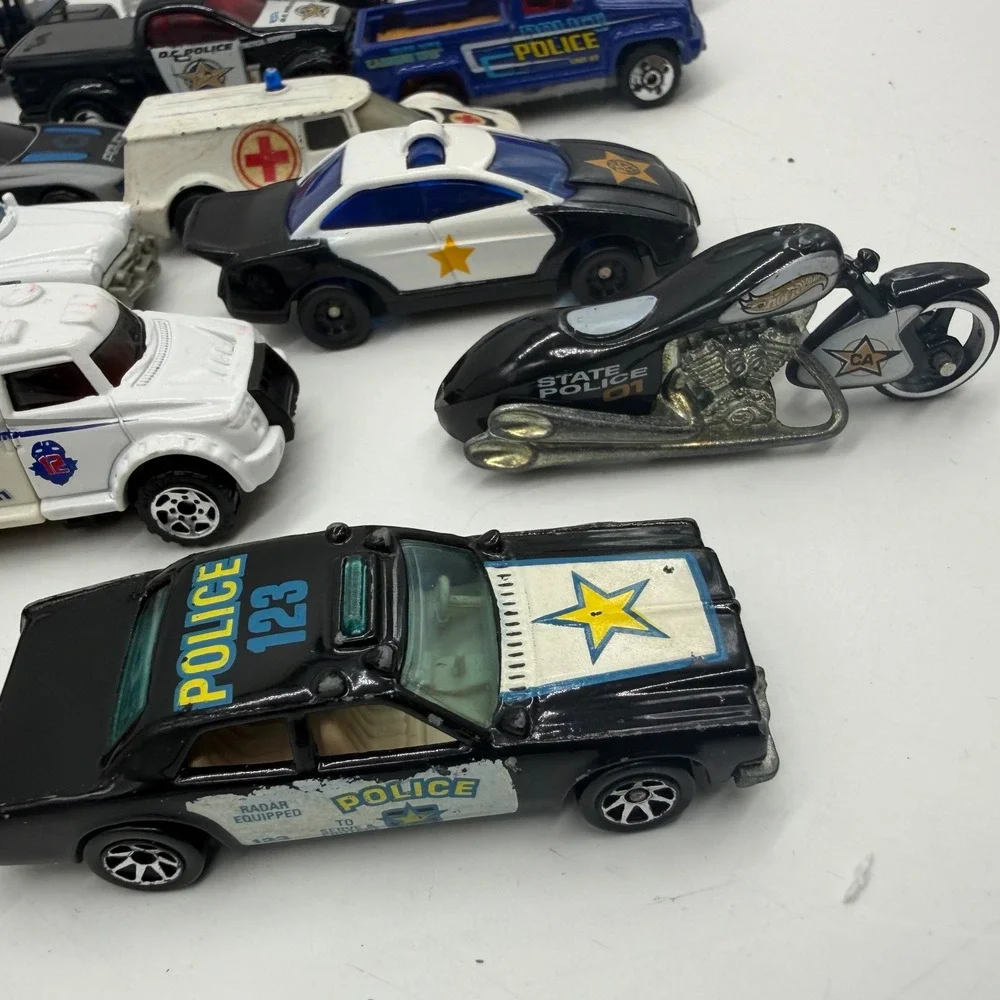 Hot Wheels Matchbox Mixed Lot 19 Diecast Police Ambulance Rescue Vehicles Used